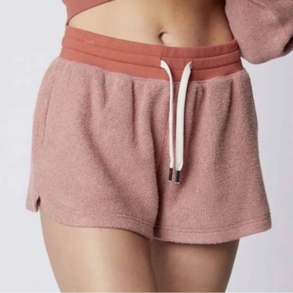 NWT Feat Womens BlanketBlend
Shorts Terracotta XS